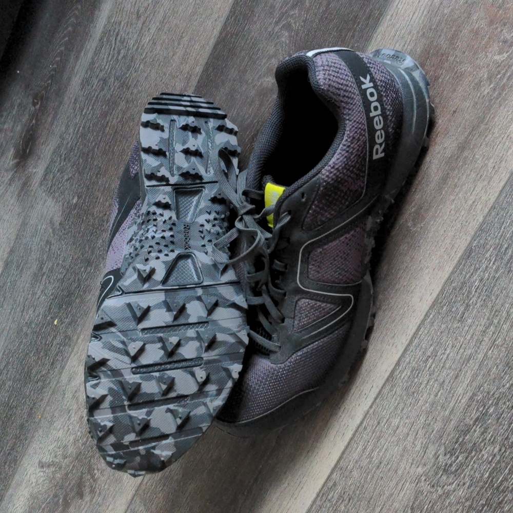 NEVER WORN - Reebok Duraride Trail Running Shoes